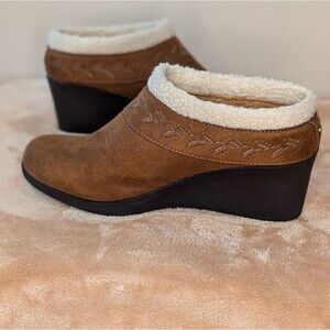 Gloria Vanderbilt Size 6.5 Brown Faux Suede Essie Wedge Clogs Shoes Country Cozy